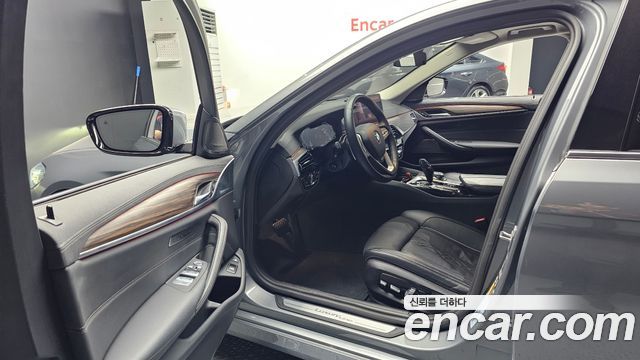 BMW 5-Series 530e Luxury