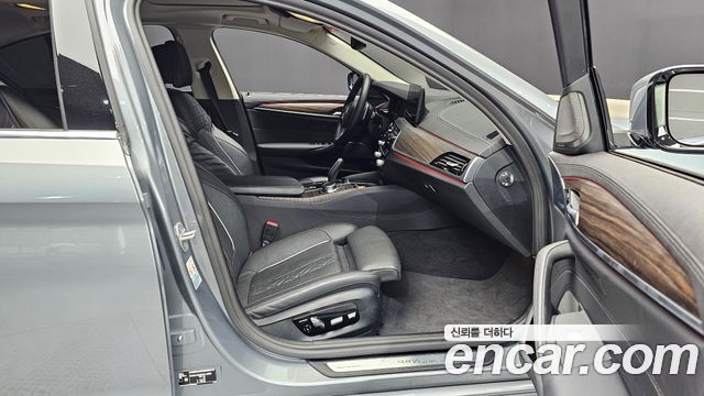 BMW 5-Series 530e Luxury