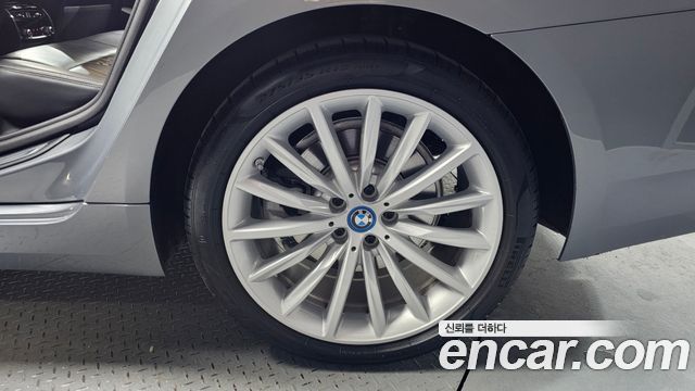 BMW 5-Series 530e Luxury