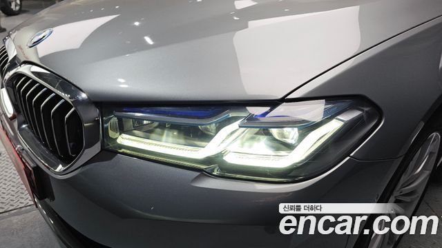 BMW 5-Series 530e Luxury