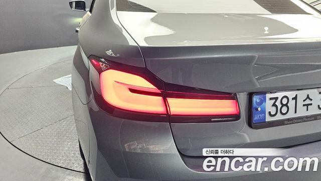BMW 5-Series 530e Luxury