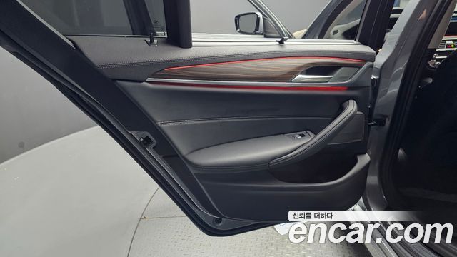 BMW 5-Series 530e Luxury