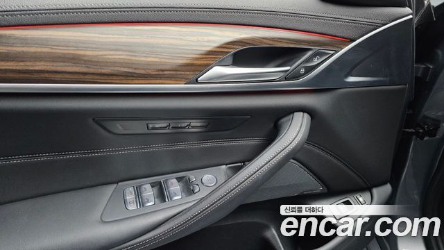 BMW 5-Series 530e Luxury