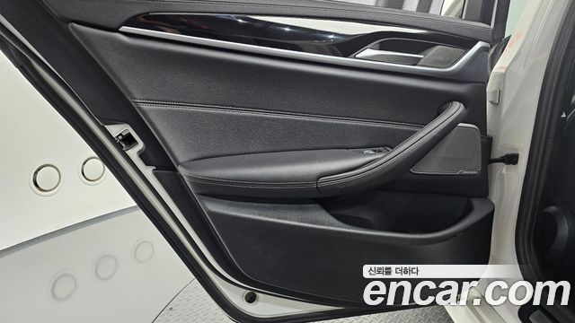 BMW 5-Series 530i xDrive M Sport Package