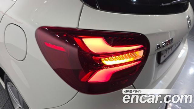 Mercedes-Benz A-Class A200