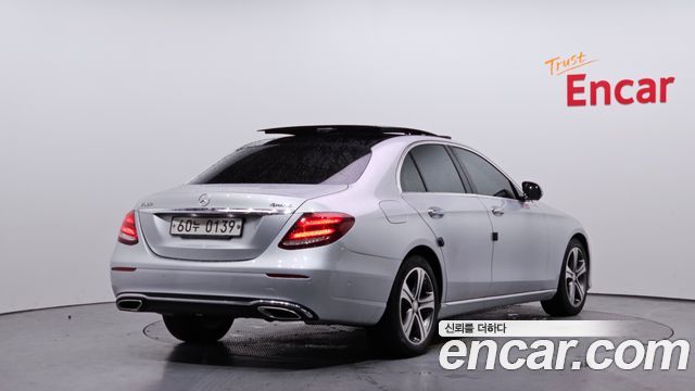 Mercedes-Benz E-Class E300 4MATIC Avnatgarde