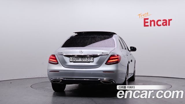 Mercedes-Benz E-Class E300 4MATIC Avnatgarde