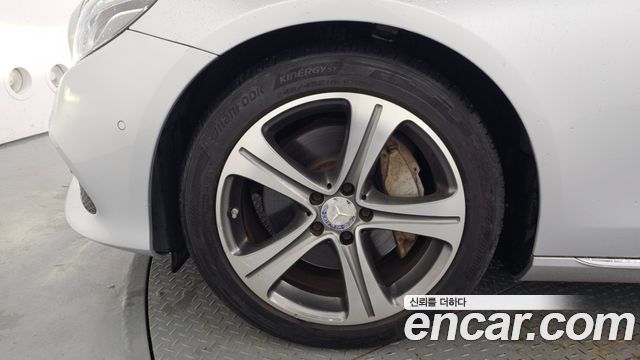 Mercedes-Benz E-Class E300 4MATIC Avnatgarde