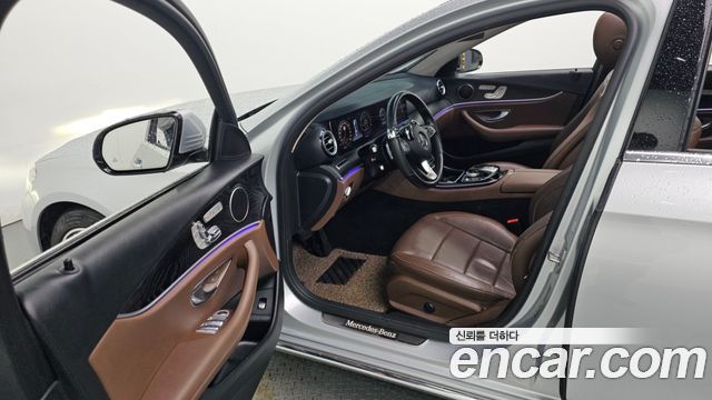 Mercedes-Benz E-Class E300 4MATIC Avnatgarde