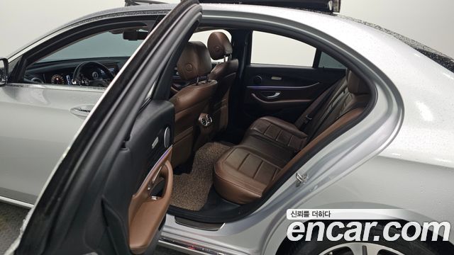 Mercedes-Benz E-Class E300 4MATIC Avnatgarde