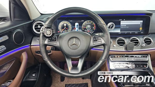 Mercedes-Benz E-Class E300 4MATIC Avnatgarde