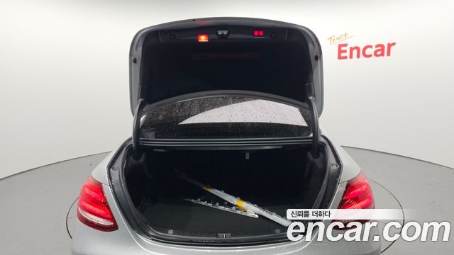 Mercedes-Benz E-Class E300 4MATIC Avnatgarde