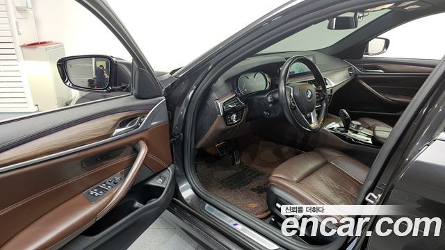BMW 5-Series 530i M Sport Package Plus