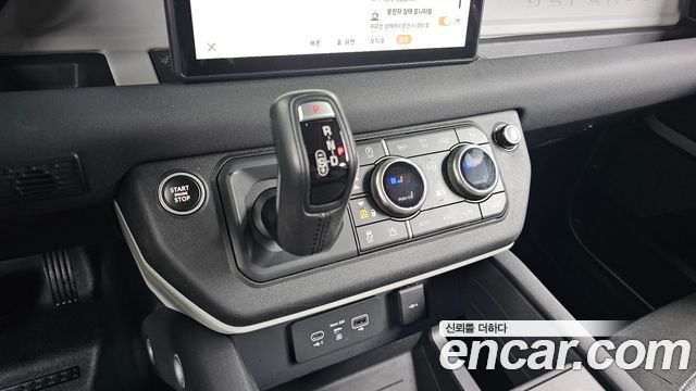 Land Rover Defender 110 D240 SE
