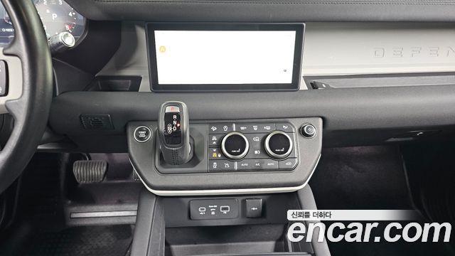 Land Rover Defender 110 D240 SE