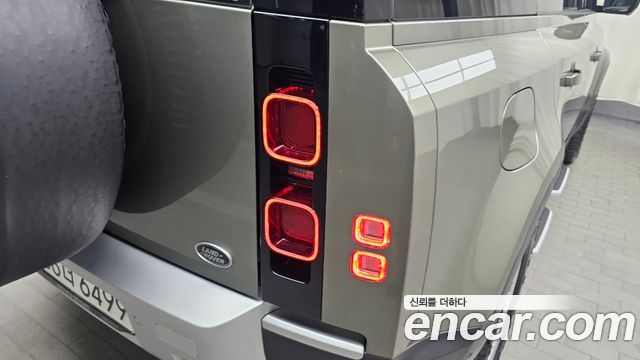 Land Rover Defender 110 D240 SE