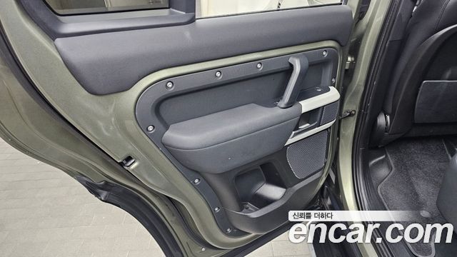 Land Rover Defender 110 D240 SE