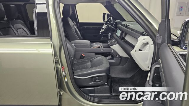 Land Rover Defender 110 D240 SE