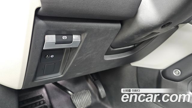 Land Rover Defender 110 D240 SE