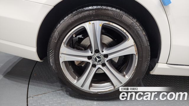Mercedes-Benz E-Class E220d Avantgarde