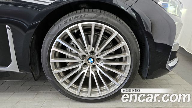 BMW 7-Series 740Li xDrive Design Pure Excellence
