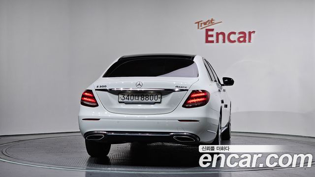 Mercedes-Benz E-Class E300 4MATIC Exclusive