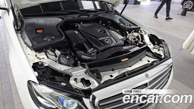 Mercedes-Benz E-Class E300 4MATIC Exclusive