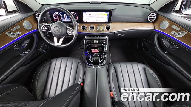 Mercedes-Benz E-Class E300 4MATIC Exclusive