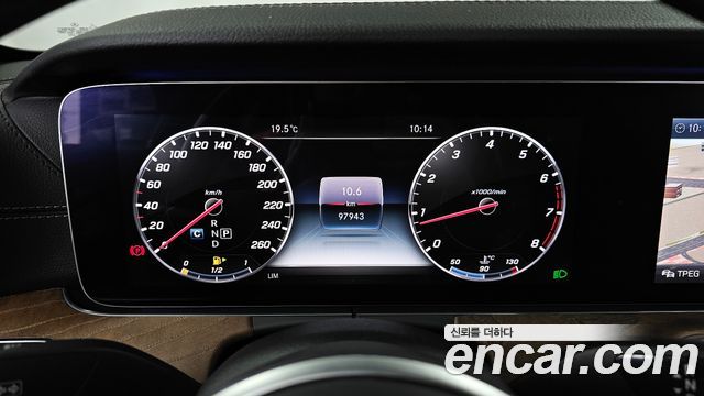 Mercedes-Benz E-Class E300 4MATIC Exclusive