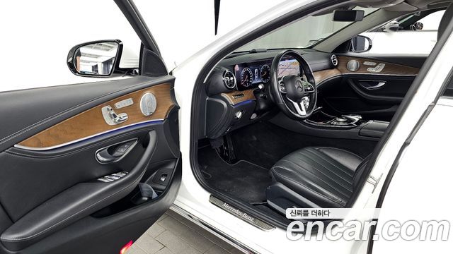 Mercedes-Benz E-Class E300 4MATIC Exclusive