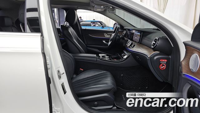 Mercedes-Benz E-Class E300 4MATIC Exclusive