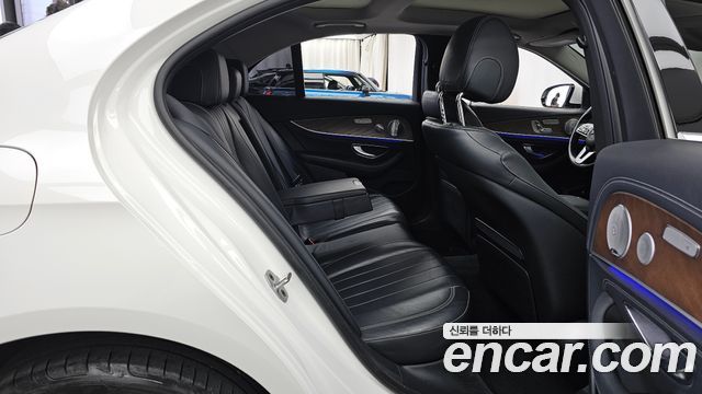 Mercedes-Benz E-Class E300 4MATIC Exclusive