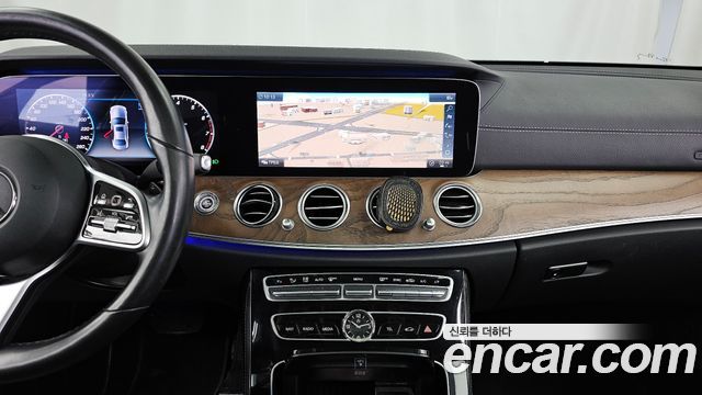 Mercedes-Benz E-Class E300 4MATIC Exclusive