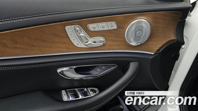 Mercedes-Benz E-Class E300 4MATIC Exclusive