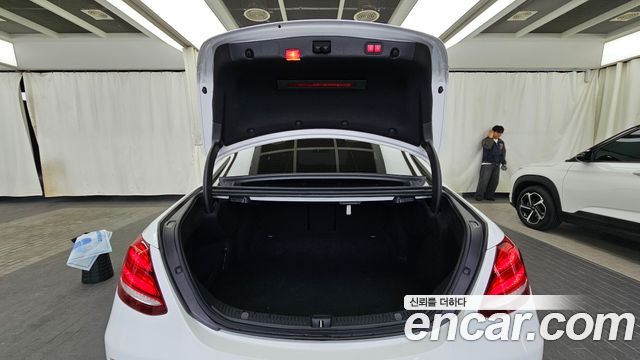 Mercedes-Benz E-Class E300 4MATIC Exclusive