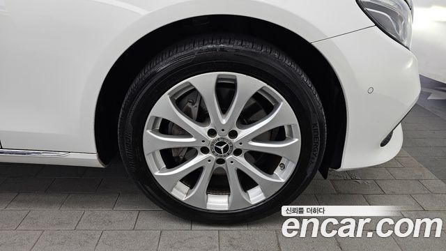 Mercedes-Benz E-Class E300 4MATIC Exclusive