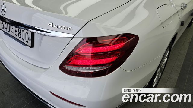 Mercedes-Benz E-Class E300 4MATIC Exclusive