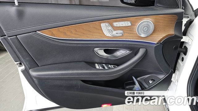 Mercedes-Benz E-Class E300 4MATIC Exclusive