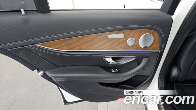 Mercedes-Benz E-Class E300 4MATIC Exclusive