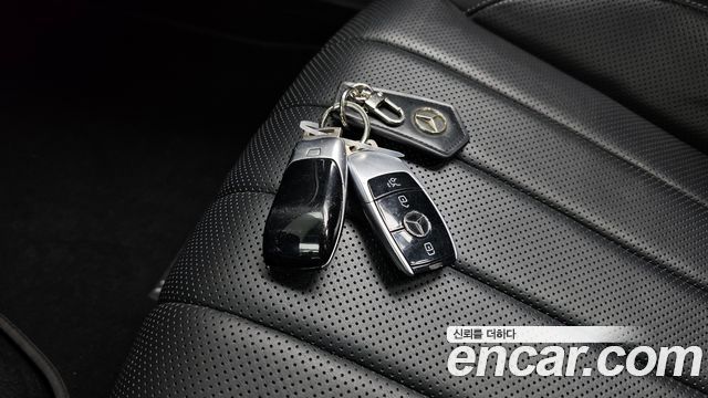 Mercedes-Benz E-Class E300 4MATIC Exclusive