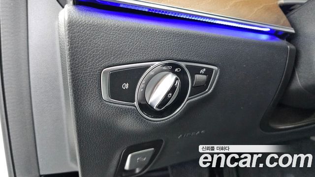 Mercedes-Benz E-Class E300 4MATIC Exclusive