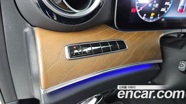 Mercedes-Benz E-Class E300 4MATIC Exclusive