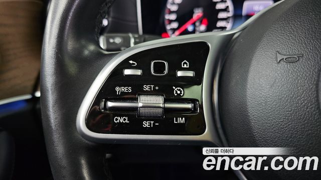 Mercedes-Benz E-Class E300 4MATIC Exclusive