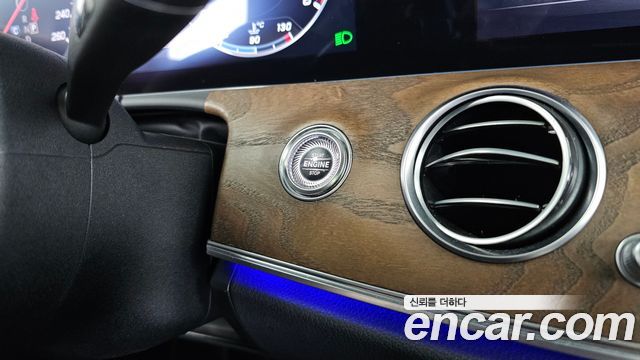 Mercedes-Benz E-Class E300 4MATIC Exclusive