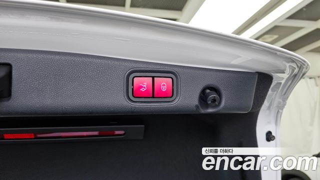 Mercedes-Benz E-Class E300 4MATIC Exclusive