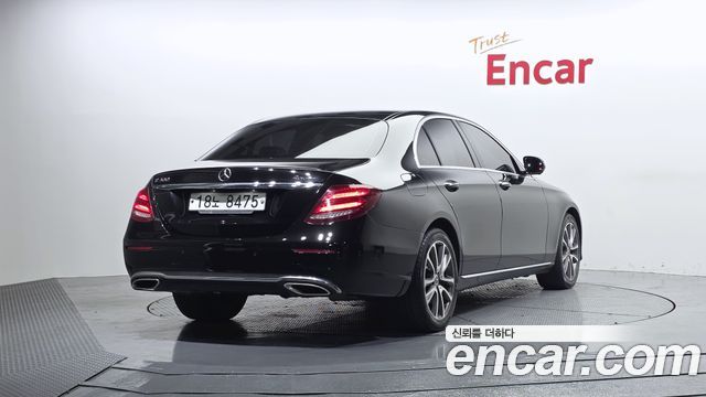 Mercedes-Benz E-Class E300 4MATIC Avnatgarde