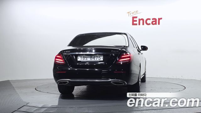 Mercedes-Benz E-Class E300 4MATIC Avnatgarde