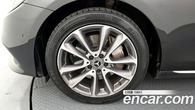 Mercedes-Benz E-Class E300 4MATIC Avnatgarde
