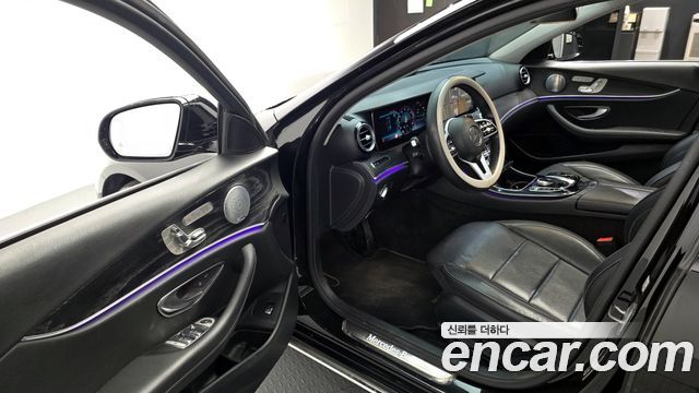 Mercedes-Benz E-Class E300 4MATIC Avnatgarde