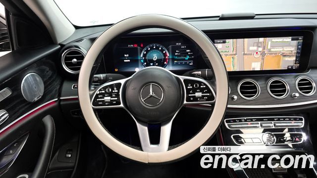 Mercedes-Benz E-Class E300 4MATIC Avnatgarde